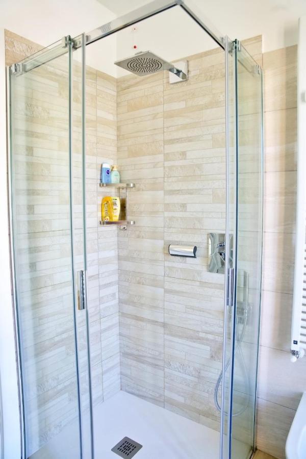 The Blue - Lake / City View Modern Apt Near Villa Olmo كومو المظهر الخارجي الصورة