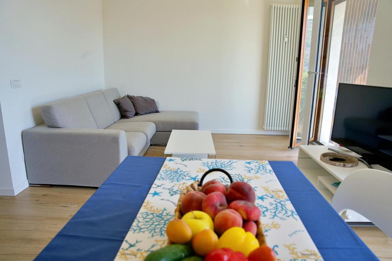 The Blue - Lake / City View Modern Apt Near Villa Olmo كومو المظهر الخارجي الصورة