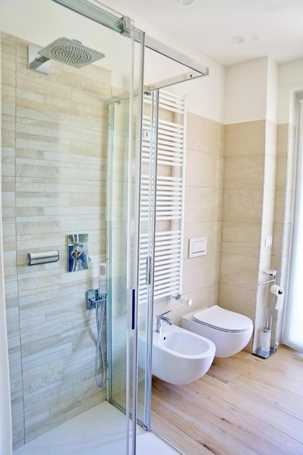 The Blue - Lake / City View Modern Apt Near Villa Olmo كومو المظهر الخارجي الصورة